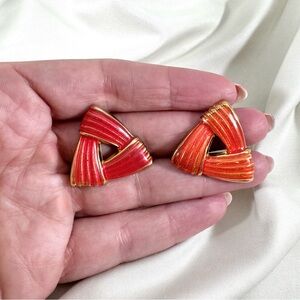 Vintage ribbed orange red earrings for pierced ears. excellent vintage condition